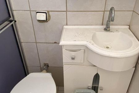 Banheiro de apartamento à venda com 1 quarto, 56m² em Santo Antônio, Porto Alegre