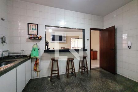 Casa para alugar com 4 quartos, 325m² em Santa Rosa, Belo Horizonte