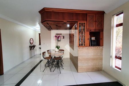 Casa para alugar com 4 quartos, 325m² em Santa Rosa, Belo Horizonte