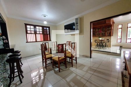 Casa para alugar com 4 quartos, 325m² em Santa Rosa, Belo Horizonte