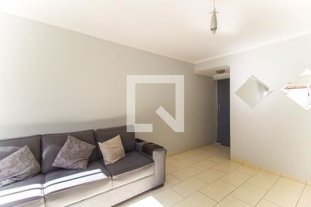 Sala de casa à venda com 2 quartos, 105m² em Vila Carmosina, São Paulo