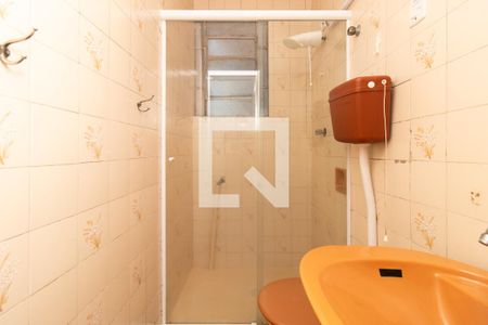 Banheiro de apartamento à venda com 1 quarto, 30m² em Santo Antônio, Porto Alegre