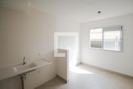Sala e Cozinha de apartamento para alugar com 2 quartos, 32m² em Parque Fongaro, São Paulo