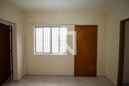 Sala de casa à venda com 2 quartos, 60m² em Vila Carmosina, São Paulo