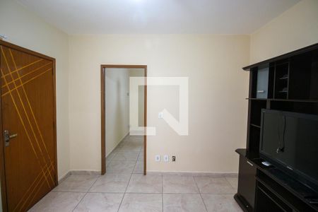 Sala de casa à venda com 2 quartos, 60m² em Vila Carmosina, São Paulo