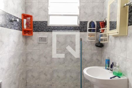 Banheiro da Suíte 1 de casa à venda com 2 quartos, 150m² em Vila Carmosina, São Paulo