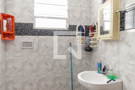 Banheiro da Suíte 1 de casa à venda com 2 quartos, 150m² em Vila Carmosina, São Paulo