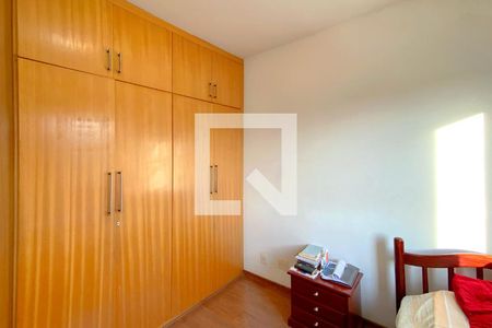 Quarto de apartamento à venda com 3 quartos, 75m² em Havaí, Belo Horizonte