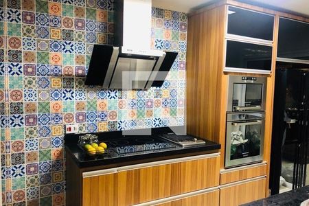 Casa à venda com 3 quartos, 250m² em Jardim Peri, São Paulo
