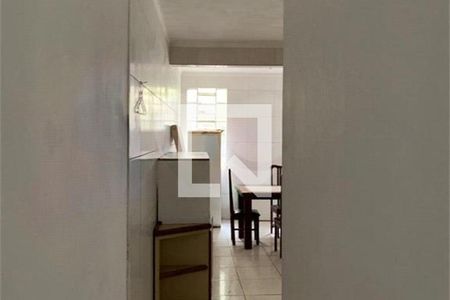 Casa à venda com 5 quartos, 180m² em Vila Carmosina, São Paulo