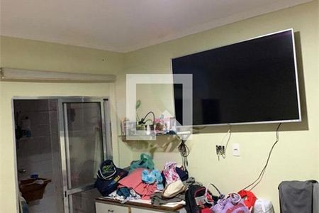 Casa à venda com 5 quartos, 180m² em Vila Carmosina, São Paulo