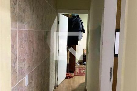Casa à venda com 5 quartos, 180m² em Vila Carmosina, São Paulo