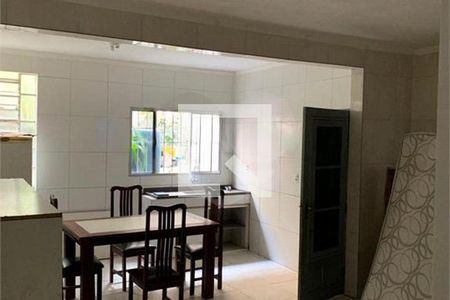 Casa à venda com 5 quartos, 180m² em Vila Carmosina, São Paulo