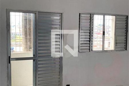 Casa à venda com 5 quartos, 180m² em Vila Carmosina, São Paulo