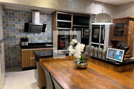 Casa à venda com 3 quartos, 240m² em Jardim Peri, São Paulo