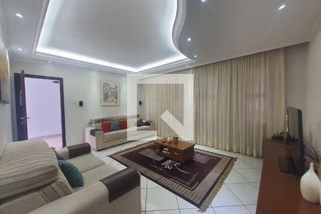 Casa à venda com 3 quartos, 240m² em Jardim Ocara, Santo André