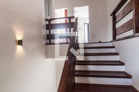 Escada de casa de condomínio à venda com 5 quartos, 360m² em Alphaville, Santana de Parnaíba