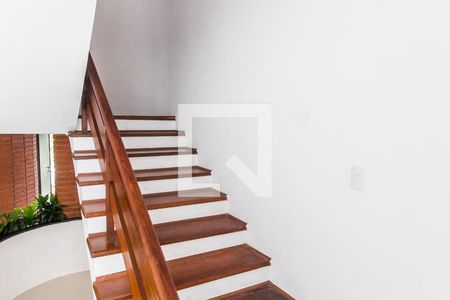 Escada de casa de condomínio à venda com 5 quartos, 360m² em Alphaville, Santana de Parnaíba
