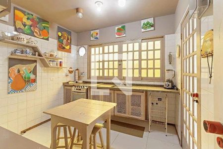 Casa à venda com 3 quartos, 250m² em Residencial Tres (Alphaville), Santana de Parnaíba