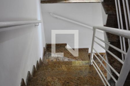Detalhe - Escada Quartos de casa para alugar com 3 quartos, 200m² em Nossa Senhora do O, São Paulo