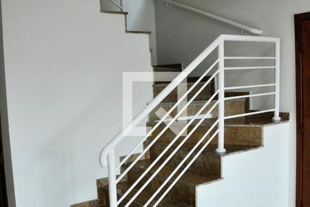 Detalhe - Escada Quartos de casa para alugar com 3 quartos, 200m² em Nossa Senhora do O, São Paulo
