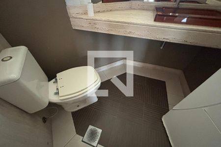 banheiro 1 de casa para alugar com 6 quartos, 900m² em Jardim Sao Paulo Ii, Cotia