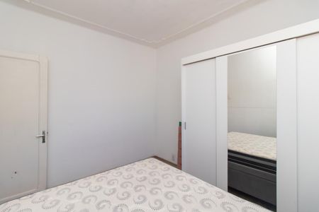Quarto de apartamento à venda com 1 quarto, 30m² em Santo Antônio, Porto Alegre