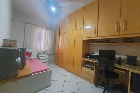 Casa à venda com 3 quartos, 240m² em Jardim Ocara, Santo André
