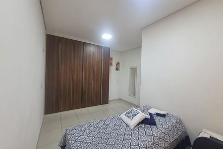 Casa à venda com 3 quartos, 240m² em Jardim Ocara, Santo André