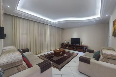 Casa à venda com 3 quartos, 240m² em Jardim Ocara, Santo André