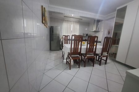 Casa à venda com 3 quartos, 240m² em Jardim Ocara, Santo André