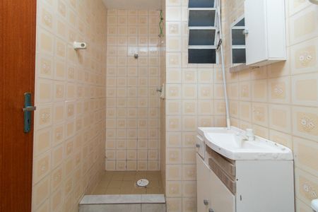 Banheiro de apartamento à venda com 1 quarto, 50m² em Santo Antônio, Porto Alegre