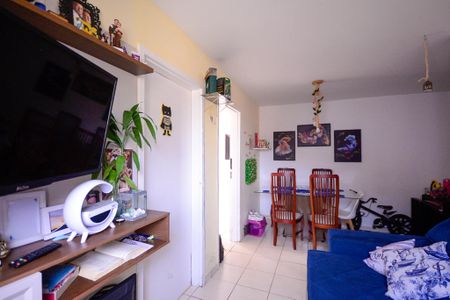 Sala  de apartamento para alugar com 2 quartos, 45m² em Parque Fongaro, São Paulo