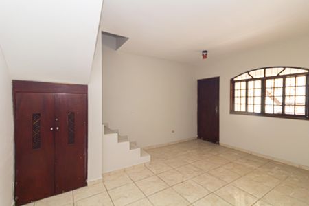Sala de casa à venda com 2 quartos, 136m² em Vila Carmosina, São Paulo