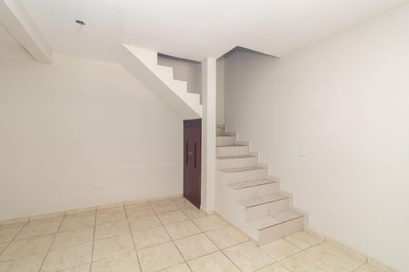 Sala de casa à venda com 2 quartos, 136m² em Vila Carmosina, São Paulo