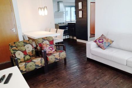 Sala com móveis de design moderno e iluminação adequada. de apartamento à venda com 3 quartos, 92m² em Anhangabaú, Jundiaí