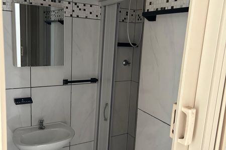 Banheiro de kitnet/studio à venda com 1 quarto, 28m² em Santa Cecília, São Paulo