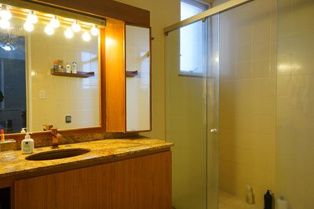 Banheiro da Suíte de apartamento à venda com 4 quartos, 189m² em  Independência, Porto Alegre