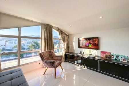 Casa à venda com 4 quartos, 306m² em Recreio dos Bandeirantes, Rio de Janeiro
