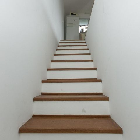 Casa à venda com 100m², 1 quarto e sem vagaEscada