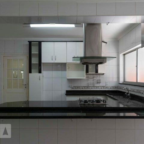 Casa à venda com 307m², 4 quartos e 3 vagas1o. Andar - Cozinha