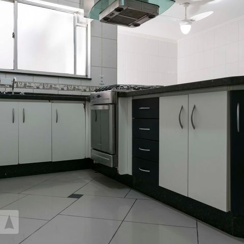 Casa à venda com 307m², 4 quartos e 3 vagas1o. Andar - Cozinha (Armários)