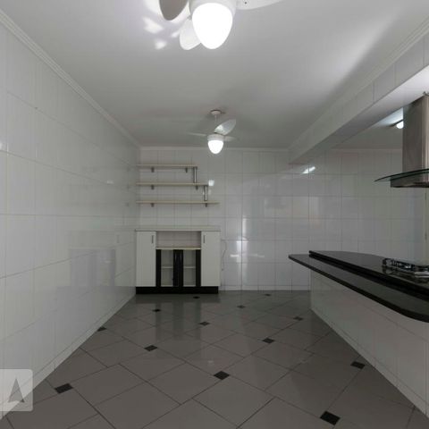 Casa à venda com 307m², 4 quartos e 3 vagas1o. Andar - Cozinha