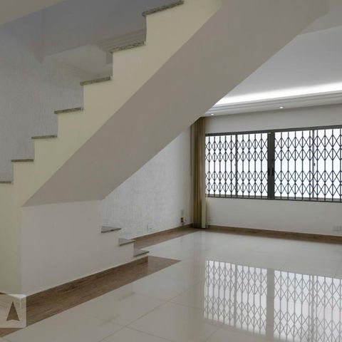 Casa à venda com 307m², 4 quartos e 3 vagas1o. Andar - Sala