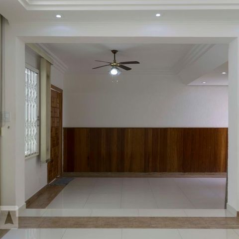 Casa à venda com 307m², 4 quartos e 3 vagas1o. Andar - Sala