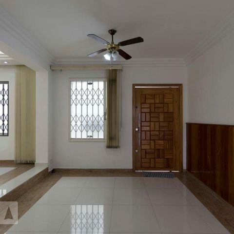 Casa à venda com 307m², 4 quartos e 3 vagas1o. Andar - Sala