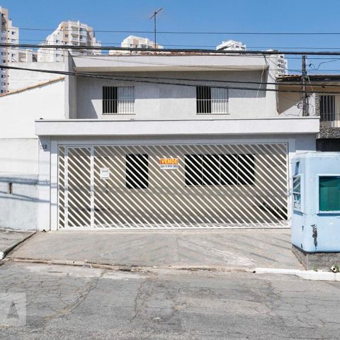 Casa à venda com 307m², 4 quartos e 3 vagasFachada