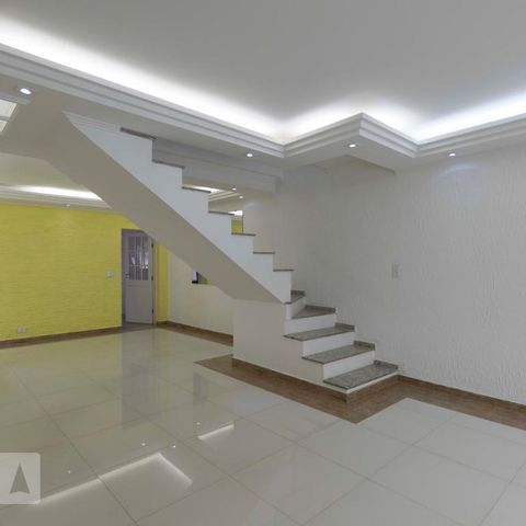 Casa à venda com 307m², 4 quartos e 3 vagas1o. Andar - Sala