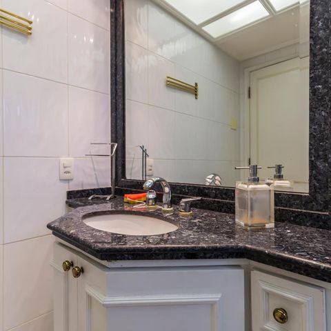 Apartamento à venda com 340m², 4 quartos e 4 vagasBanheiro suíte 3