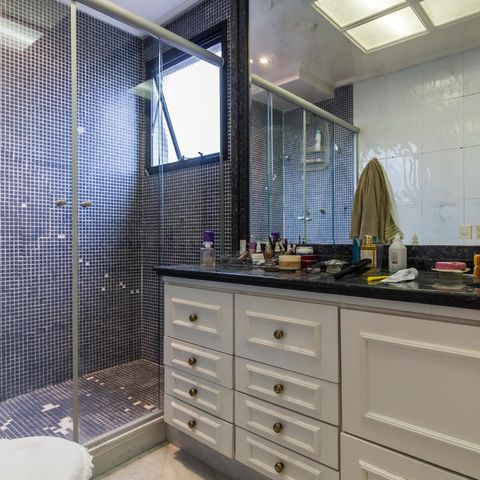 Apartamento à venda com 340m², 4 quartos e 4 vagasBanheiro suíte 1